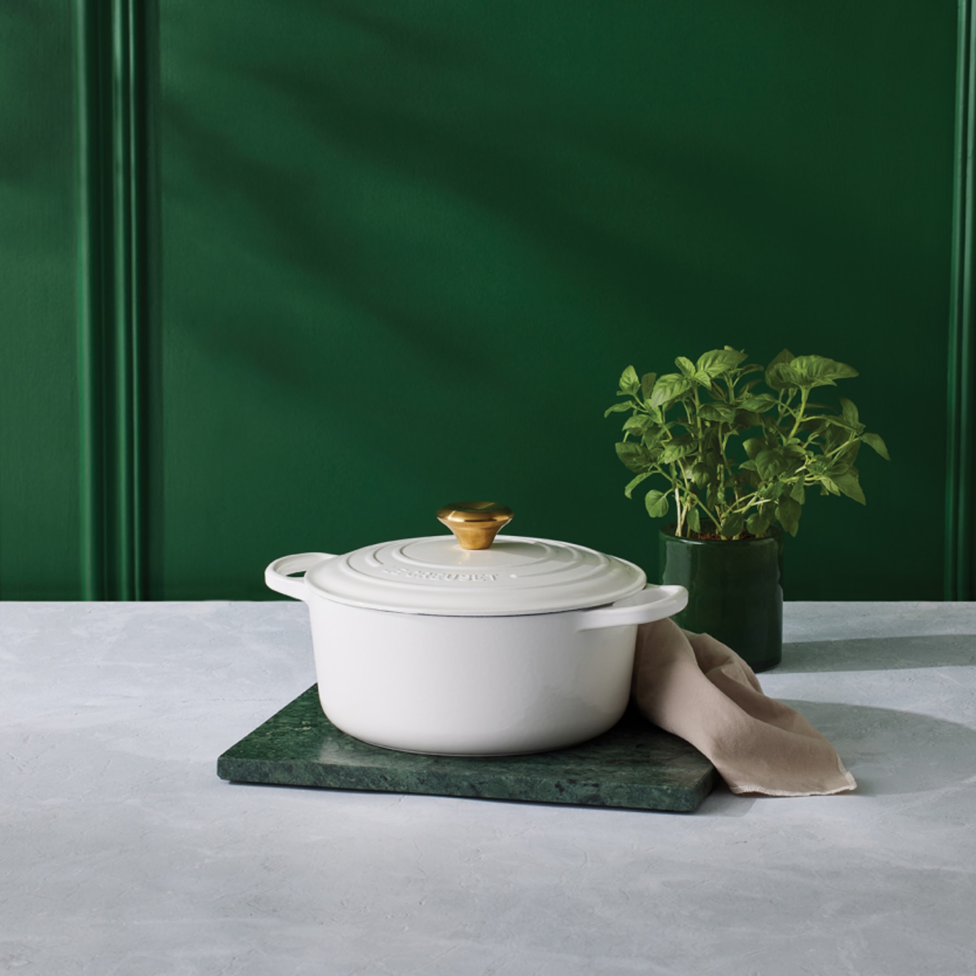 Le Creuset Signature Cast Iron Round Casserole 28cm 6.7L White with Gold Knob Kitchen Warehouse™